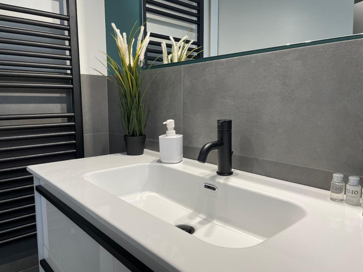 City Center - Modern Flat With Free Parking And Wifi - Apt B Μπέργκαμο Εξωτερικό φωτογραφία